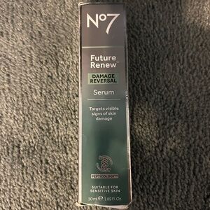 No7 Future Renew Damage Reversal Serum - Green